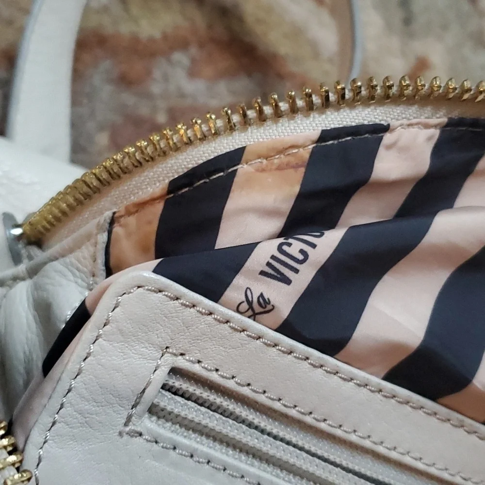 La Victoire white hinge satchel